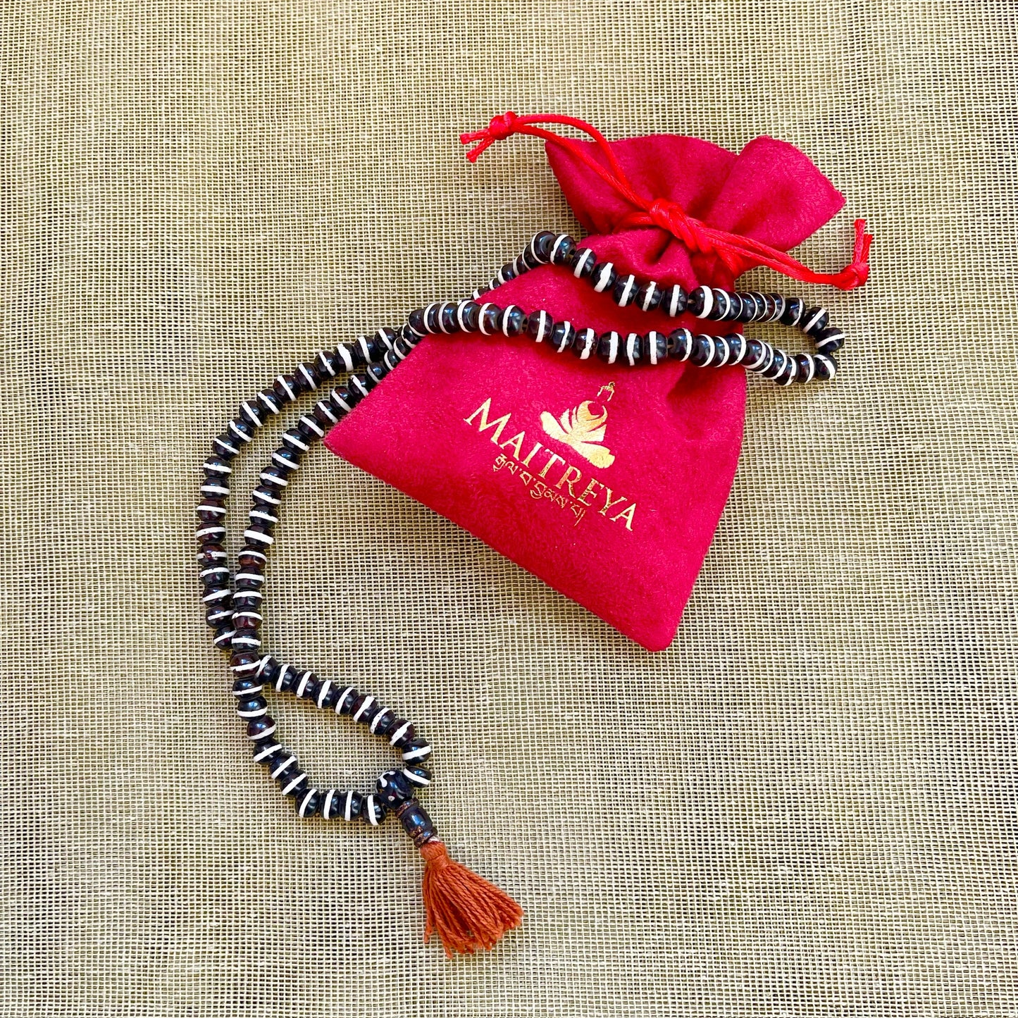 Japa Mala Auténtico de Hueso de Yak con stripe negro con blanco