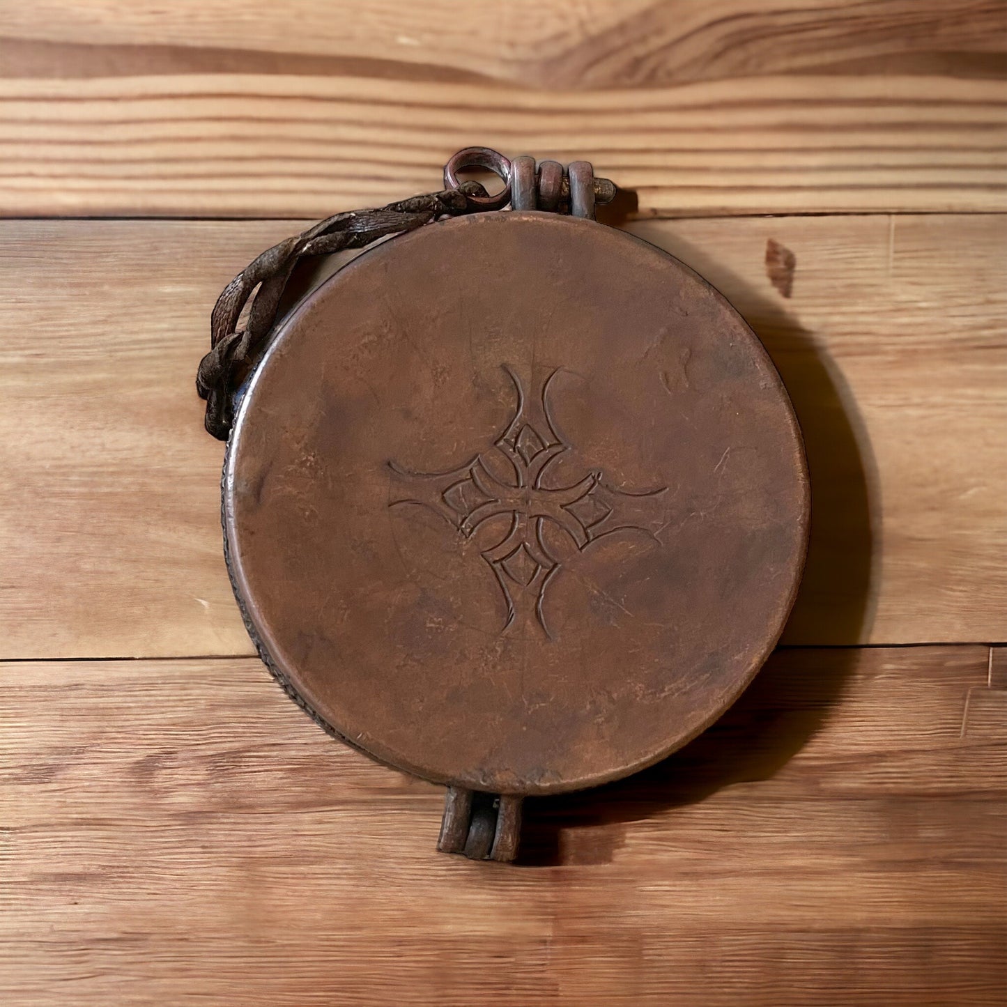 Tingsha Auténtica Tibetana, Diseño de 8 Símbolos Auspiciosos Tibetanos, con Estuche de Cobre, Hecha en Nepal