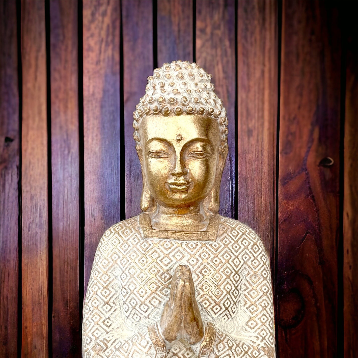 Estatua de Buda, Shiddharta Gautama orando parado