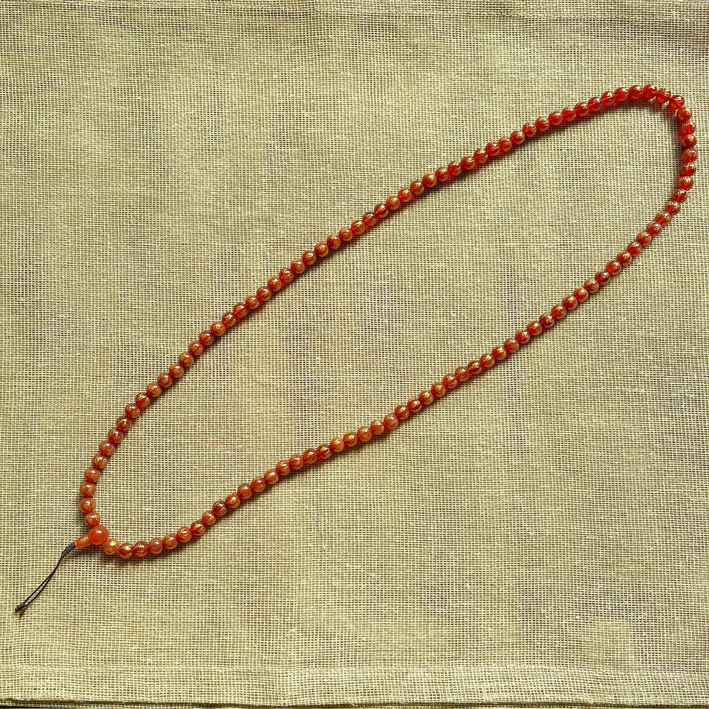 Japa Mala Auténtico de  Cornalina con Mantra Tibetano 8mm