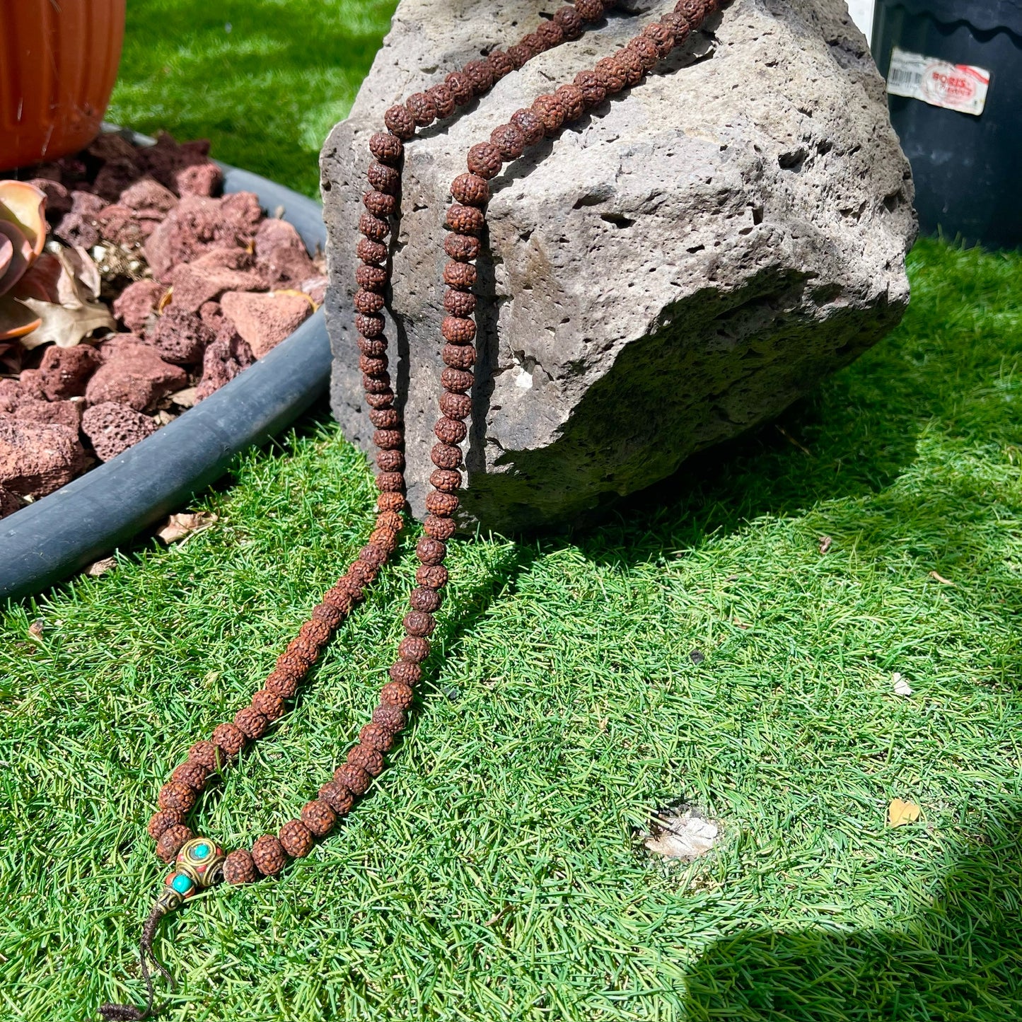 Japa Mala Auténtico de Rudraksha dark de 10mm con Gurú Metálico