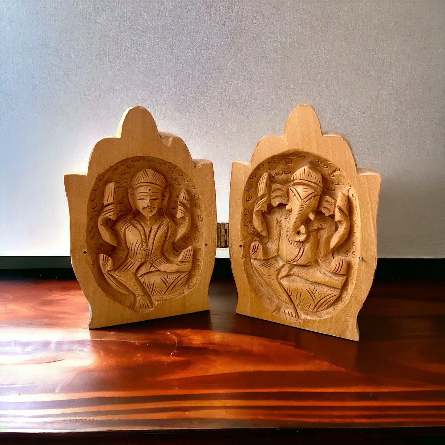 Figura de Mano de Namaste con Ganesha y Lakshmi.