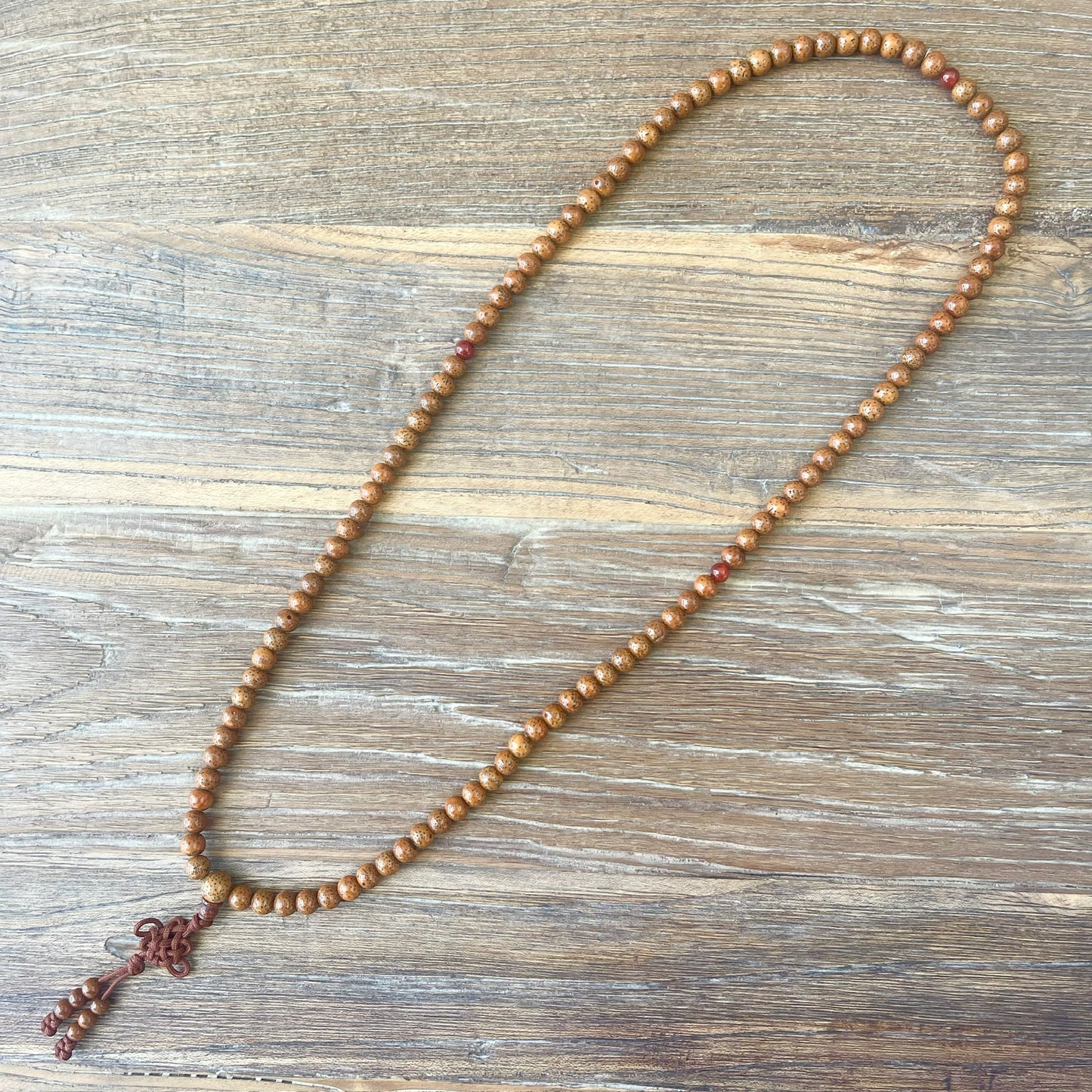 Japa Mala Auténtico de Semilla de Flor de Loto de 8mm con Nudo Sin Fin Tibetano