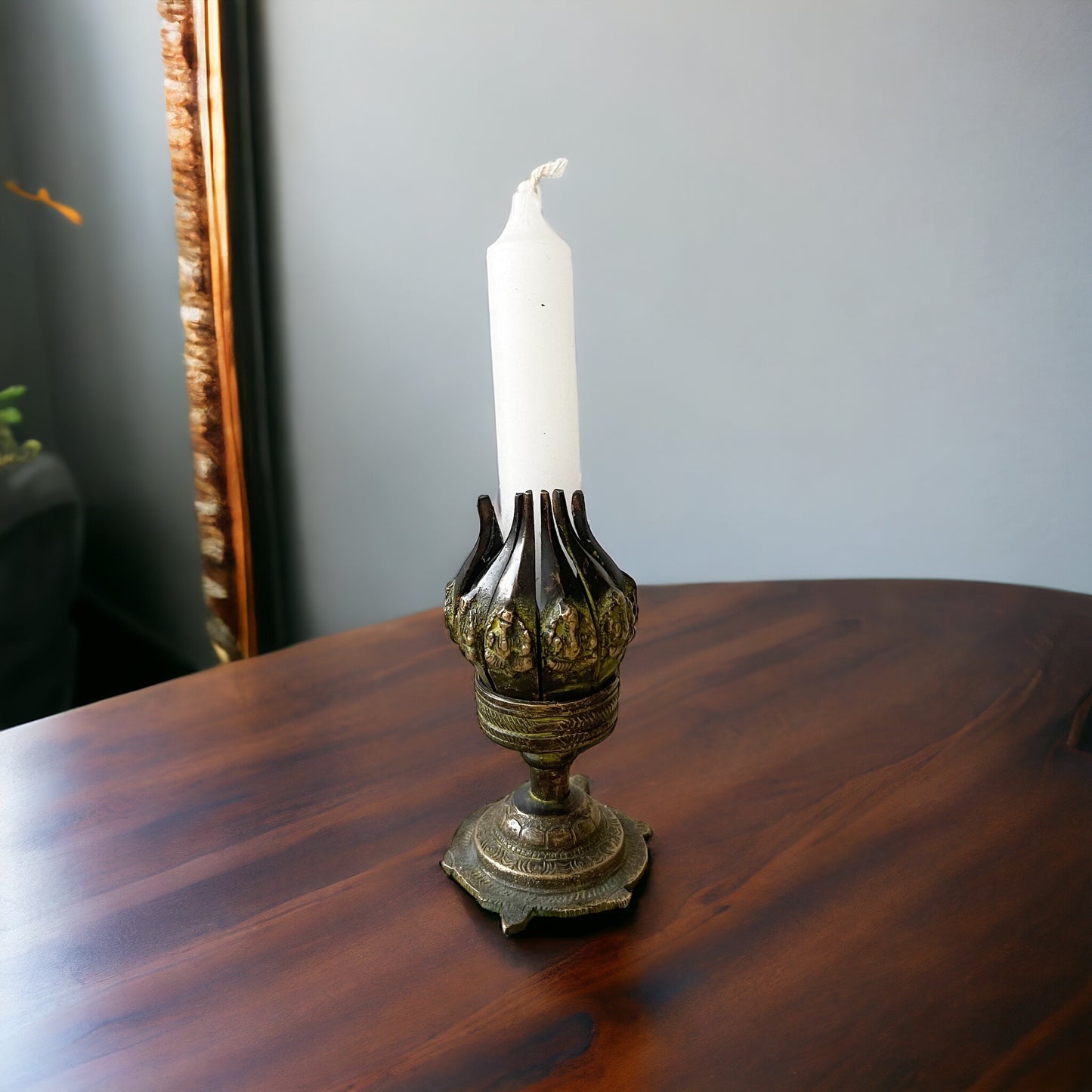 Candelabro de Flor de Loto con Ganesha, Bronce, Hecho a Mano en Nepal