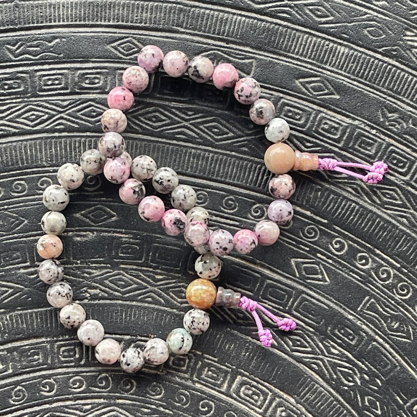 Pulsera Tibetana Auténtica de Lepidolita Rosa 8mm de diámetro