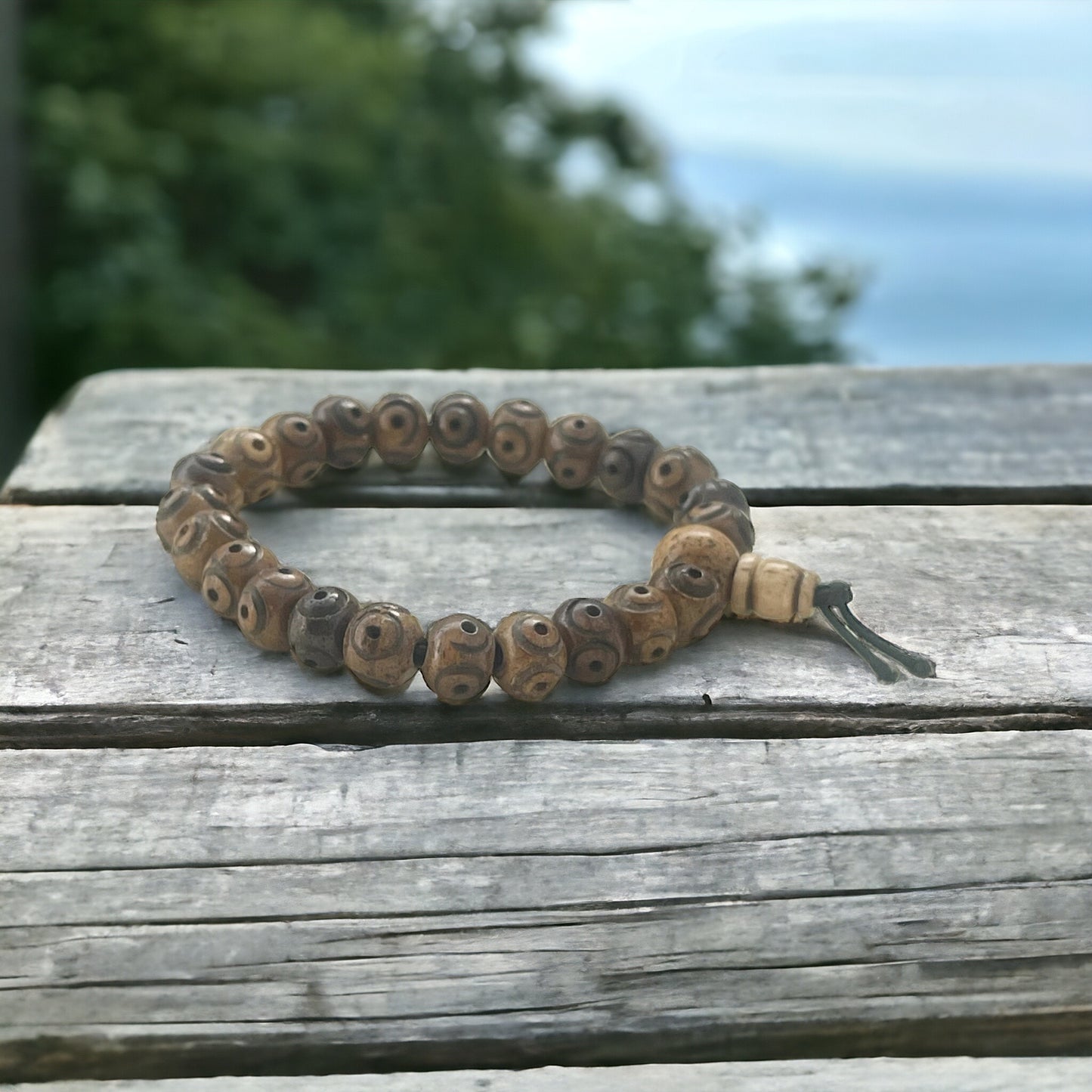 Pulsera de Hueso de Yak Café con Ojo Grabado