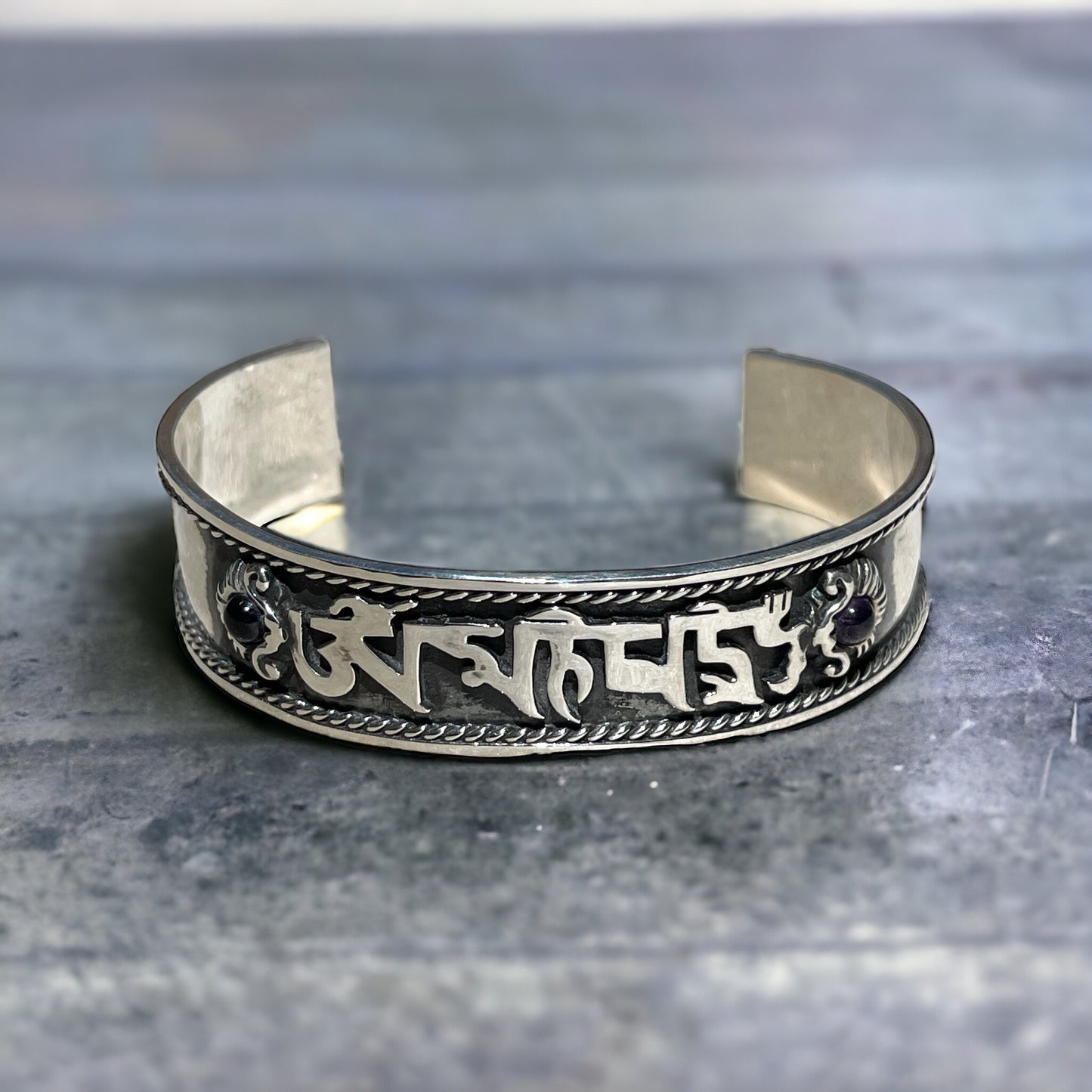 Brazalete de Plata .925 Om Mani Padme Hum con Ónix